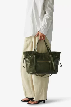 Salerno Shopper Krista Olive